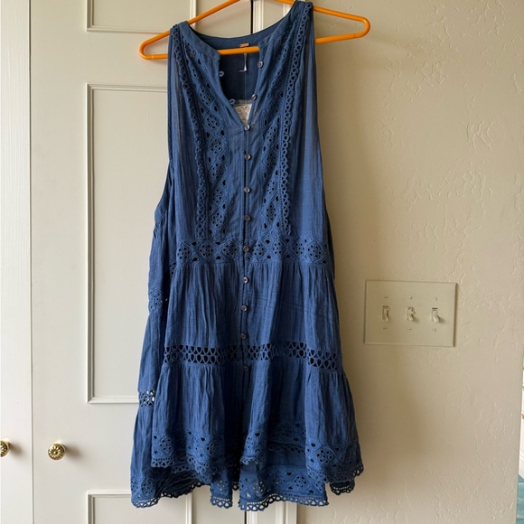 NWT Free People Adelaide Tunic Top Eyelet in Indigo Size L - Picture 5 of 12